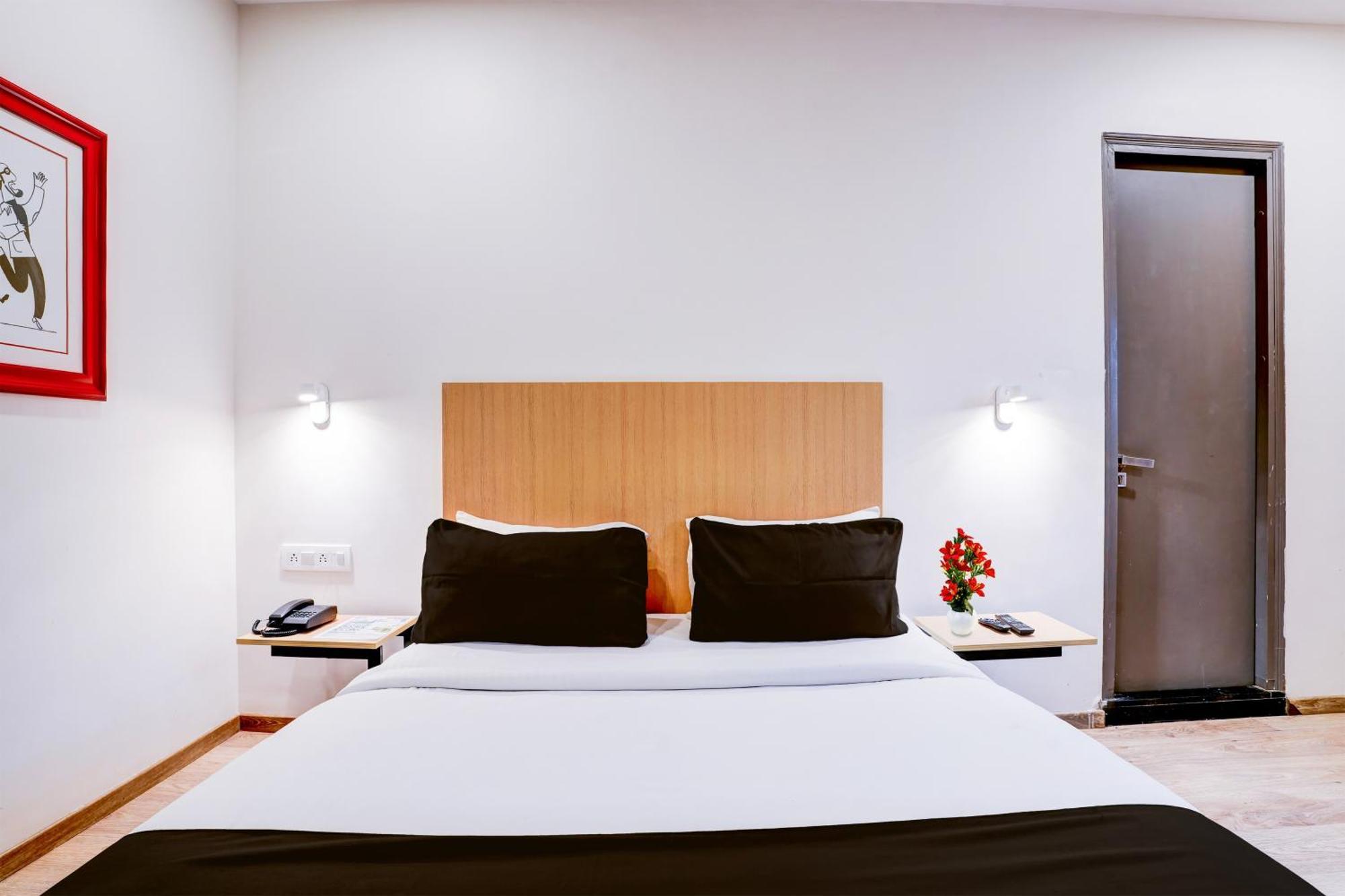 Super Townhouse Ulsoor Near Halasuru Metro Station バンガロール エクステリア 写真