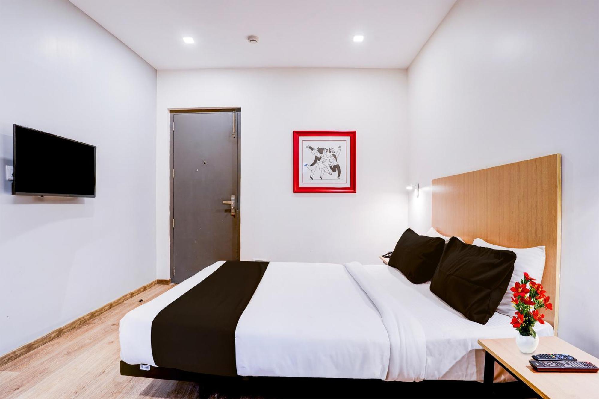 Super Townhouse Ulsoor Near Halasuru Metro Station バンガロール エクステリア 写真