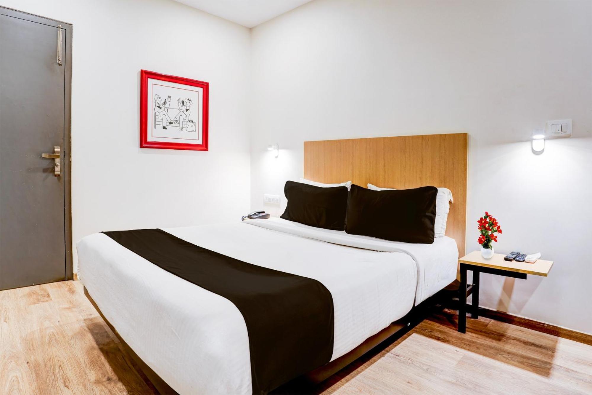 Super Townhouse Ulsoor Near Halasuru Metro Station バンガロール エクステリア 写真