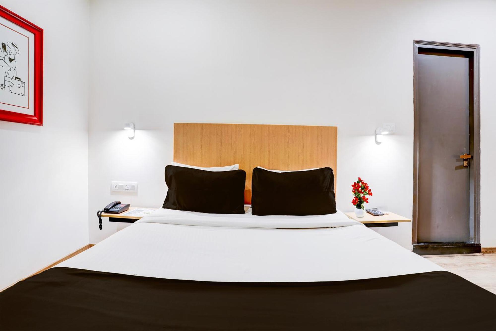 Super Townhouse Ulsoor Near Halasuru Metro Station バンガロール エクステリア 写真