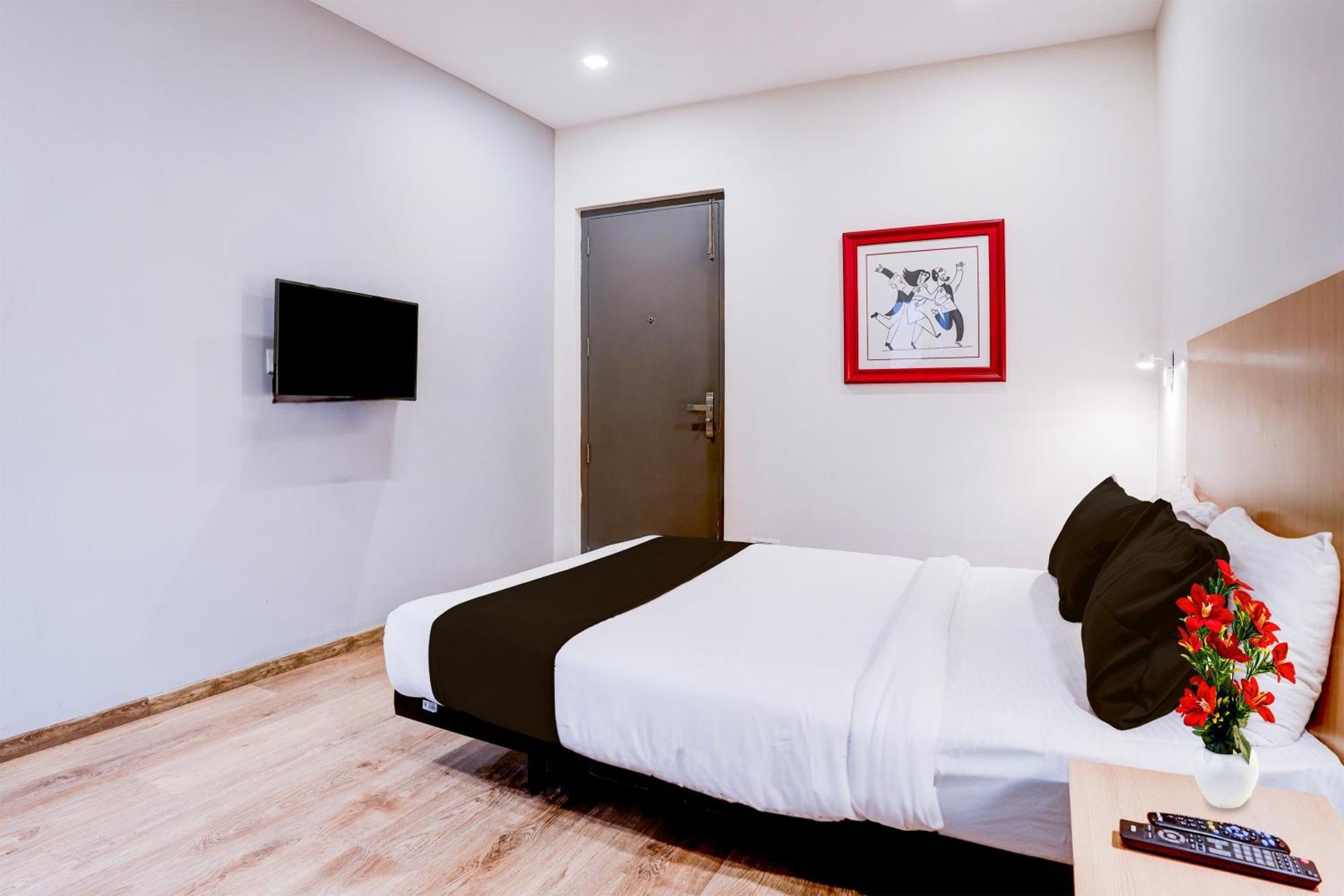 Super Townhouse Ulsoor Near Halasuru Metro Station バンガロール エクステリア 写真