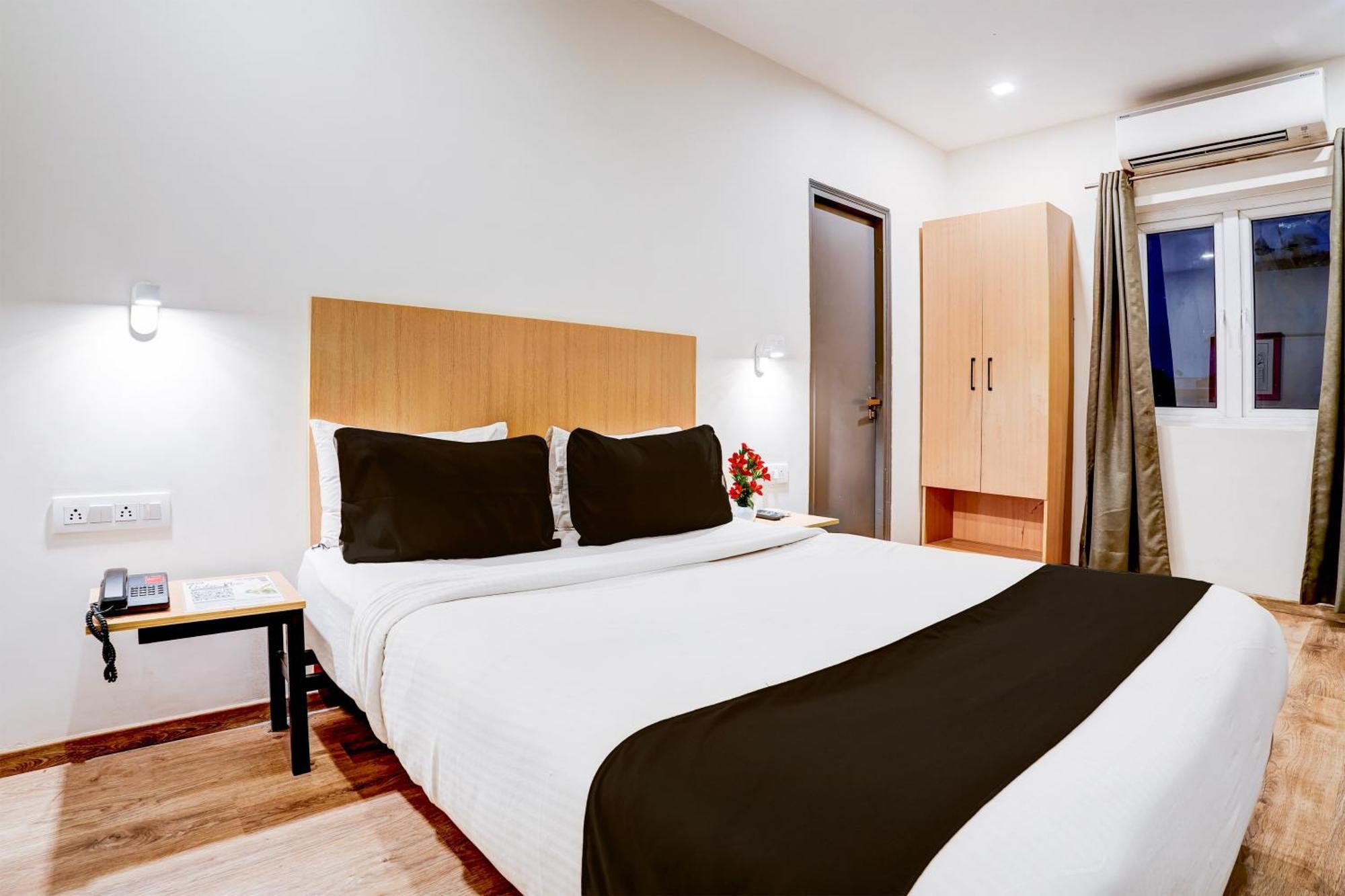 Super Townhouse Ulsoor Near Halasuru Metro Station バンガロール エクステリア 写真