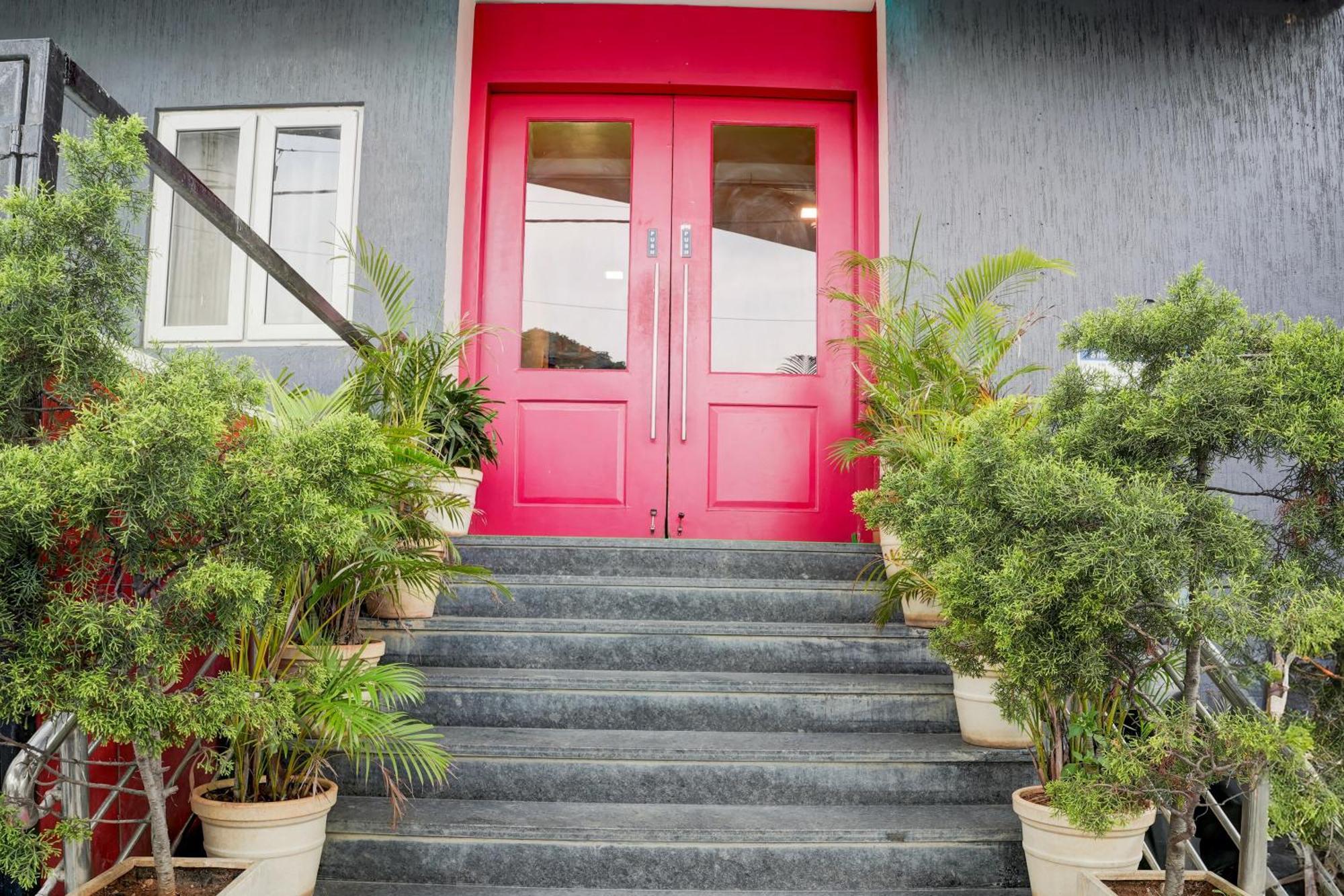 Super Townhouse Ulsoor Near Halasuru Metro Station バンガロール エクステリア 写真