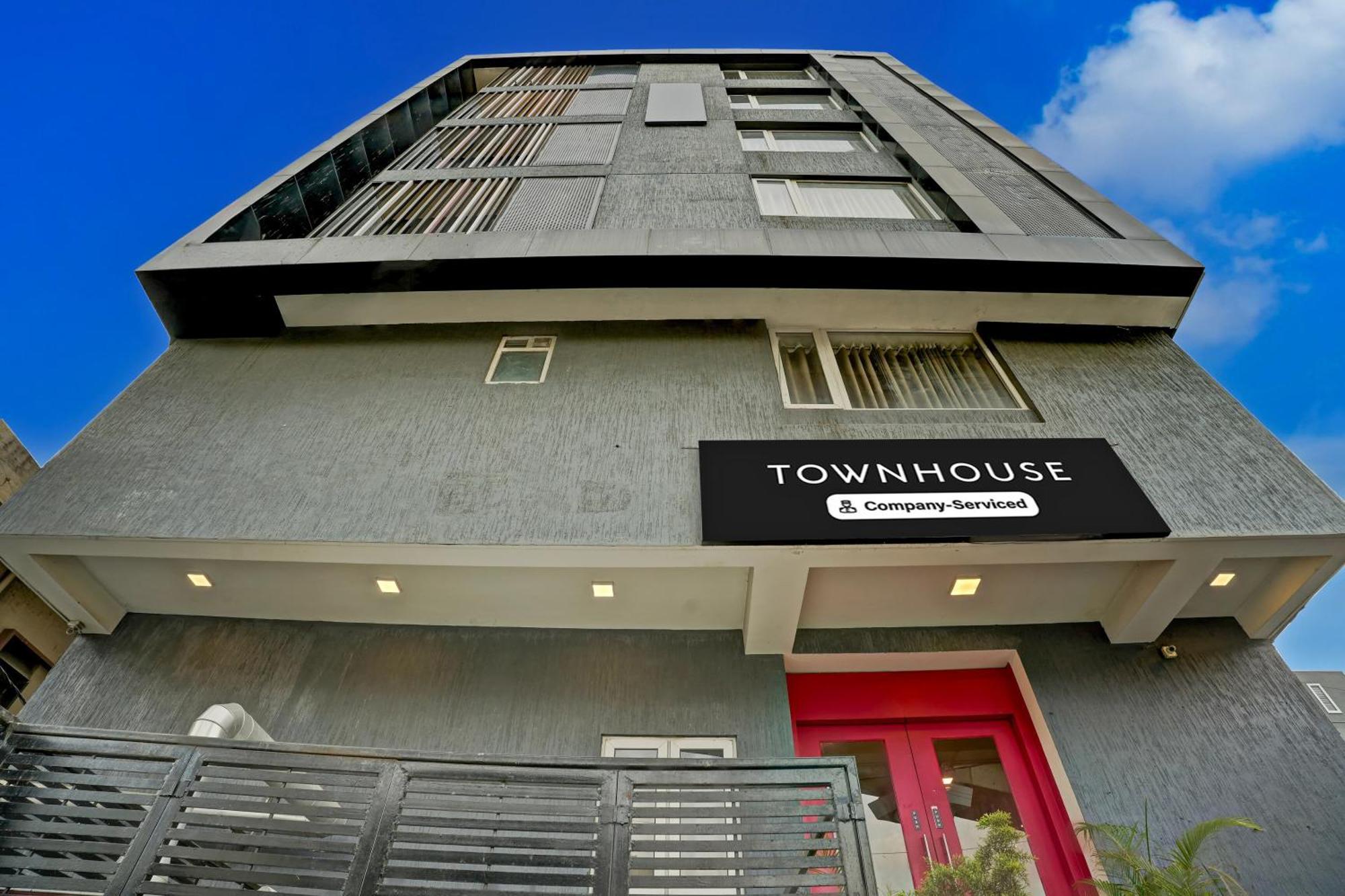 Super Townhouse Ulsoor Near Halasuru Metro Station バンガロール エクステリア 写真